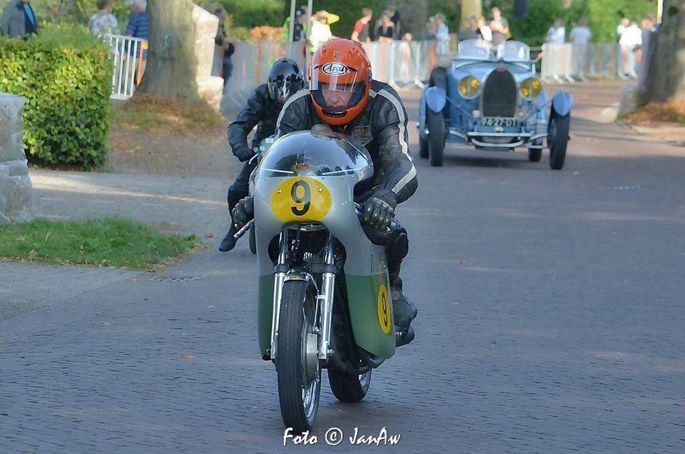 Oud coureur en eigenaar motorzaak Alkmaar, Cas Swart overleden